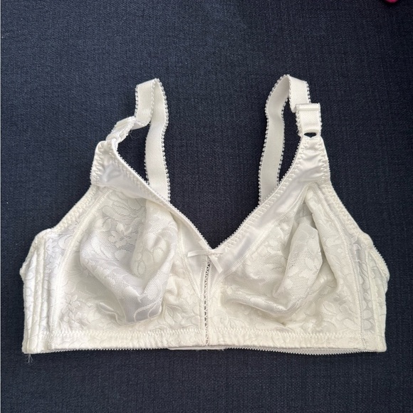 Bali Elegant ivory  Lace Bra size 38C - Picture 2 of 10